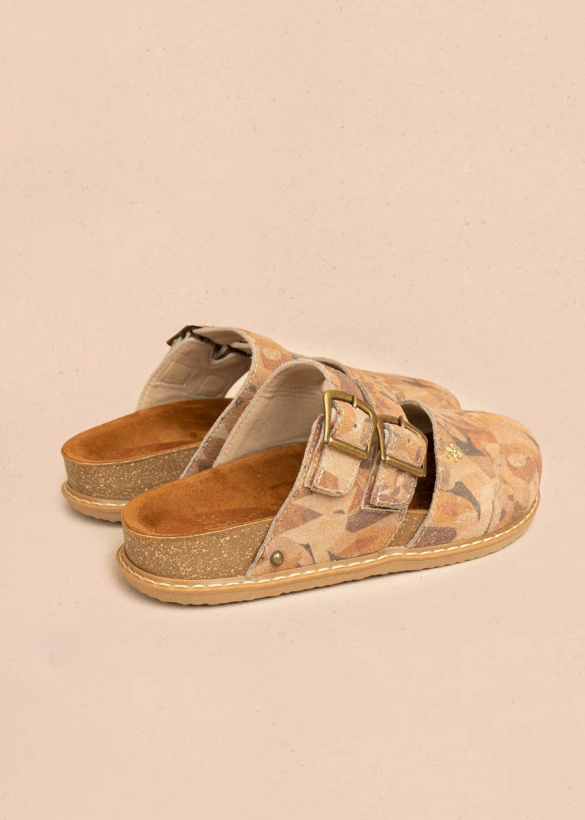 Zuecos en cuero color multicolor con estampado geométrico 106996