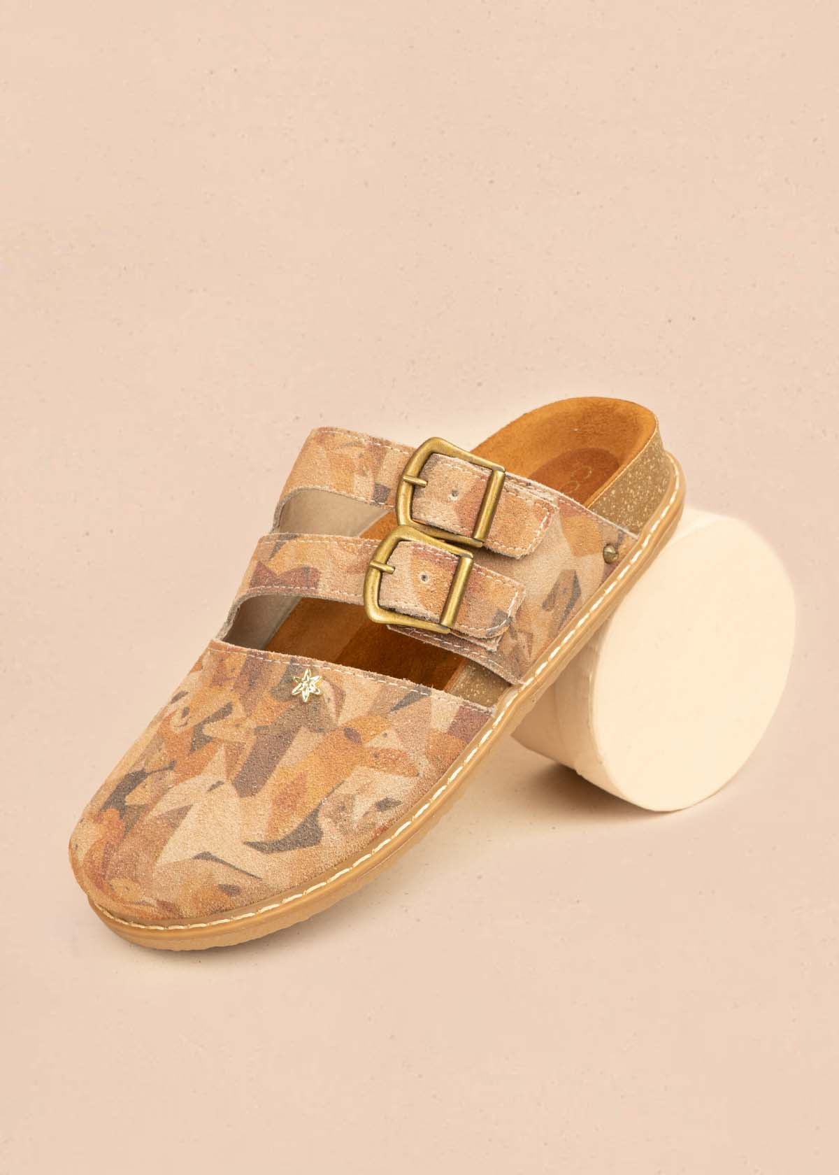 Zuecos en cuero color multicolor con estampado geométrico 106996