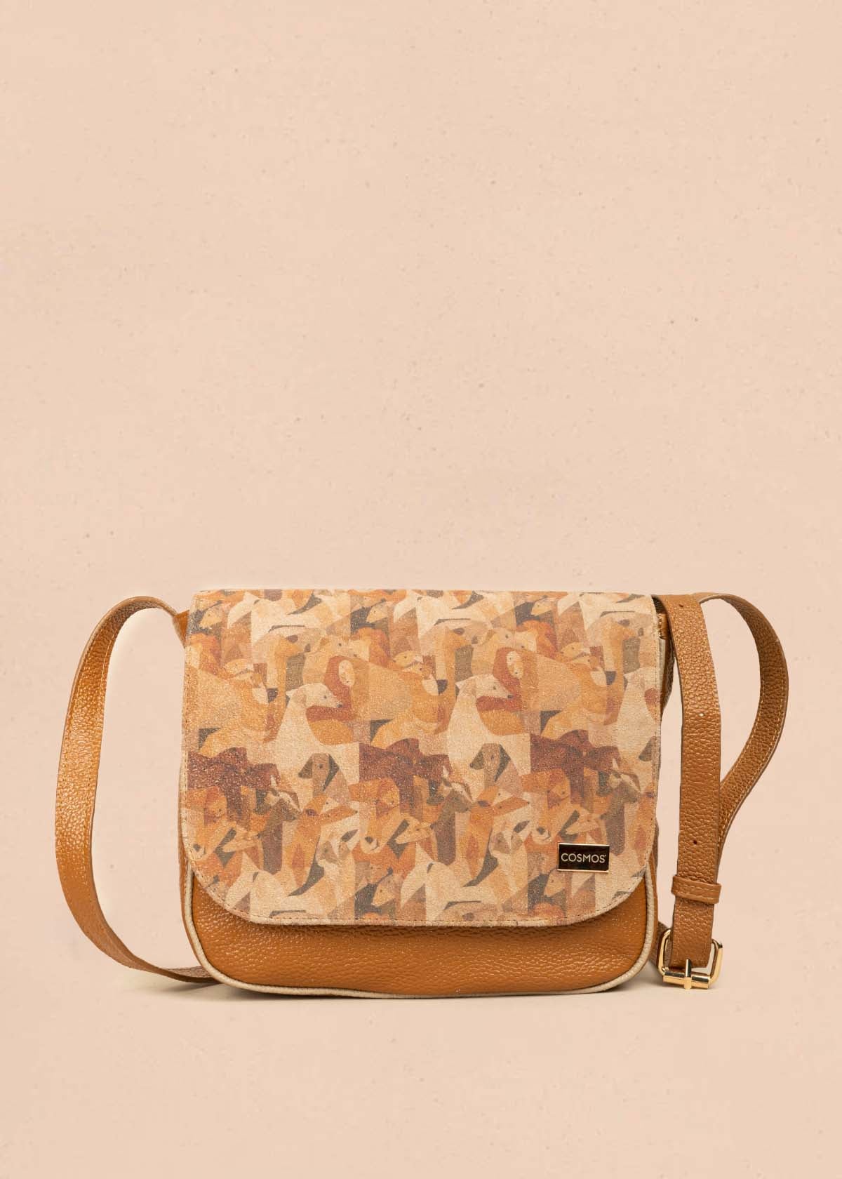 Bolso manos libres en cuero multicolor con solapa estampada 106997