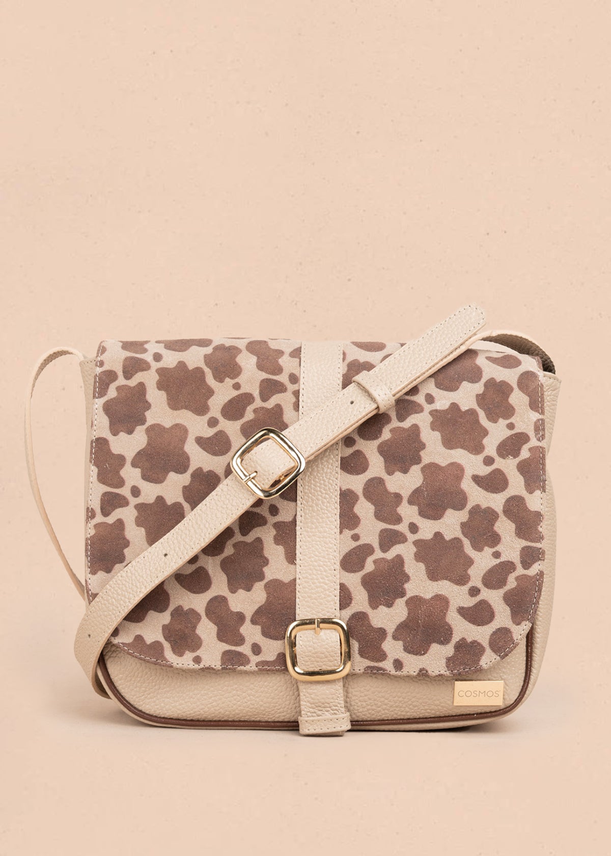Bolso en cuero manos libres color café con animal print y detalles metálicos 106999