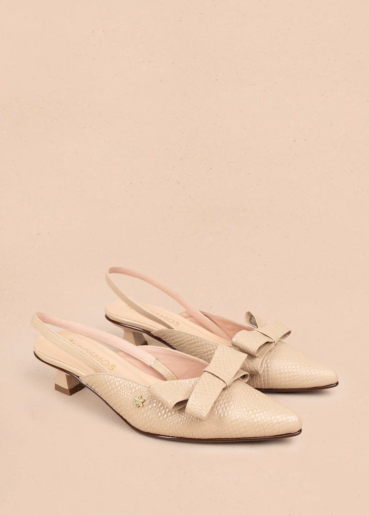 Trabilla en cuero color camel con moño y tacón tipo copa 107001