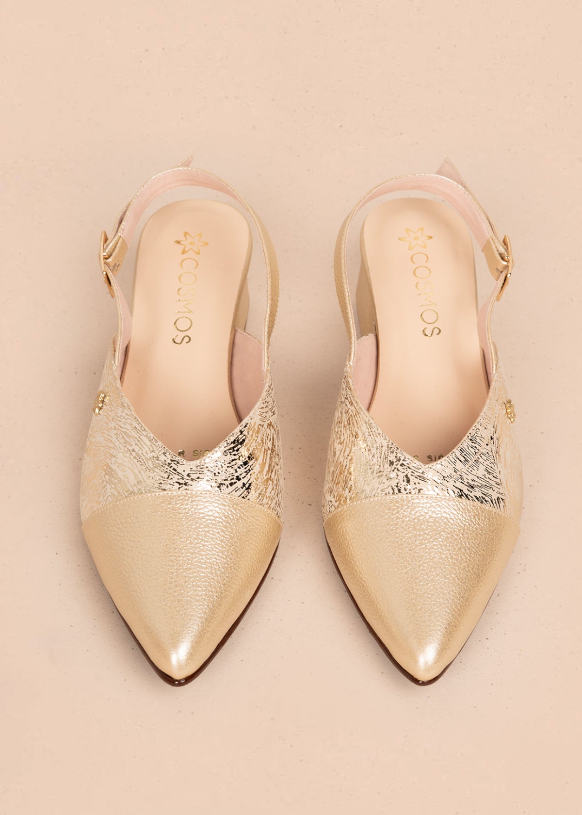 Tacones trabilla en cuero color dorado con folia 107003