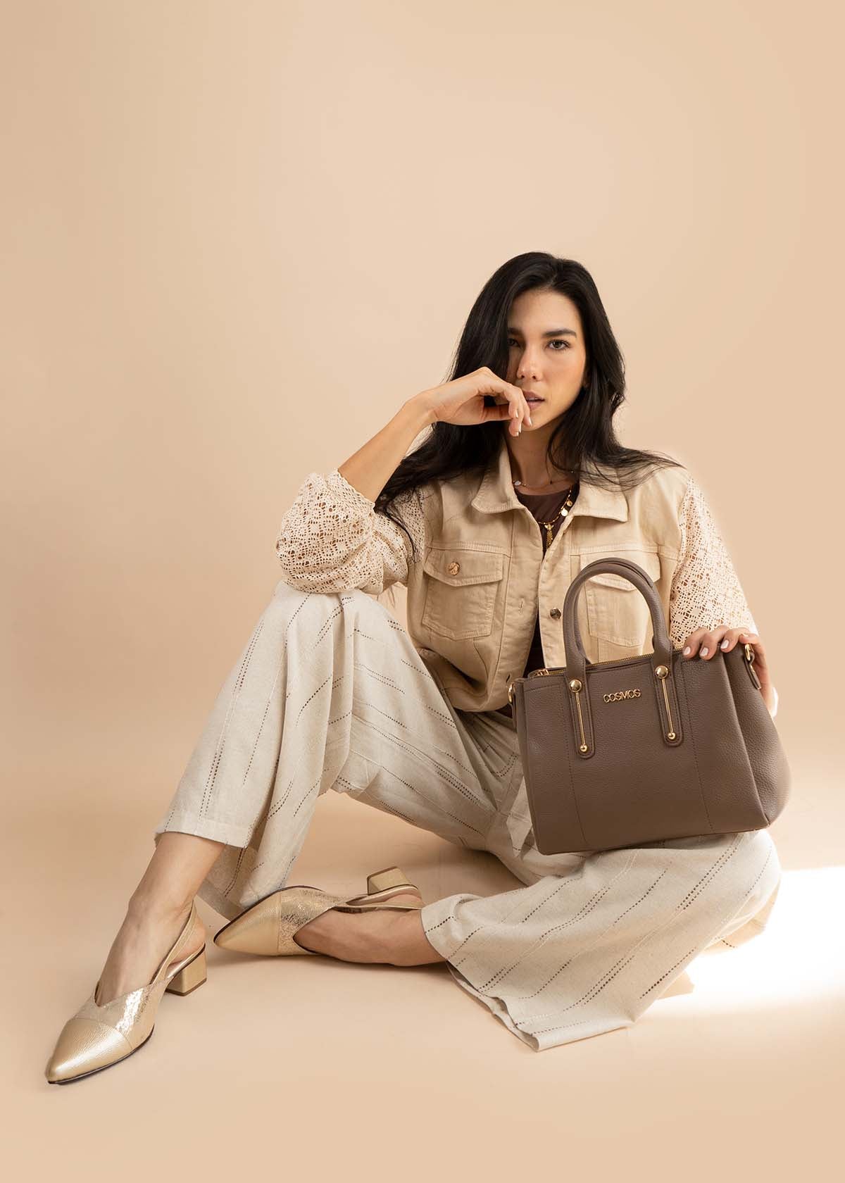 Tacones trabilla en cuero color dorado con folia 107003