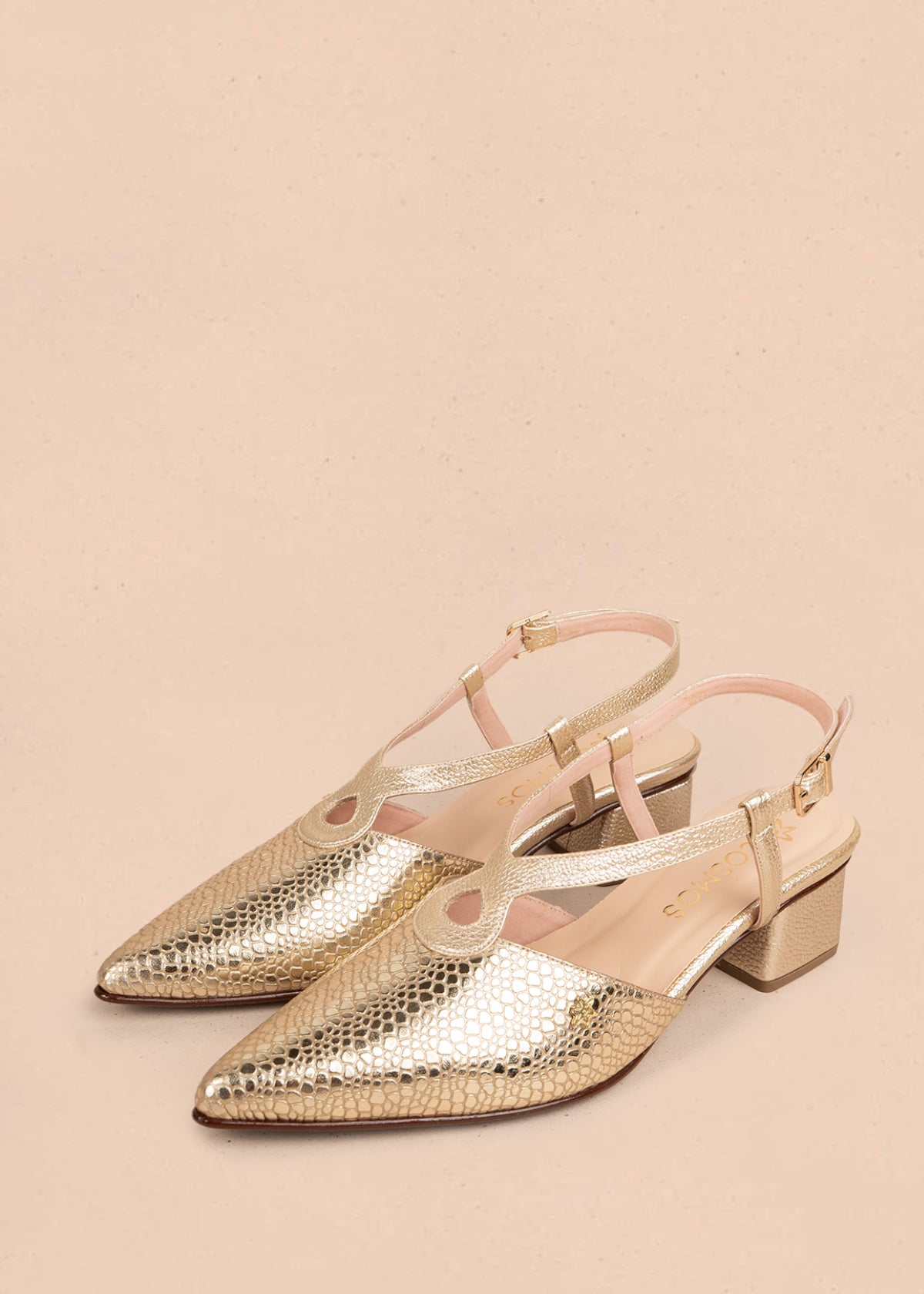 Tacones trabilla en cuero color dorado con detalle en empeine 107005