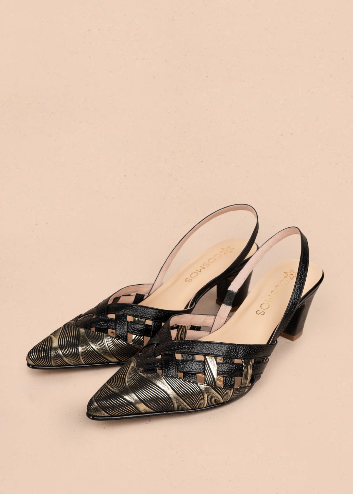 Tacones trabilla en cuero color negro con diseño entrelazado 107008