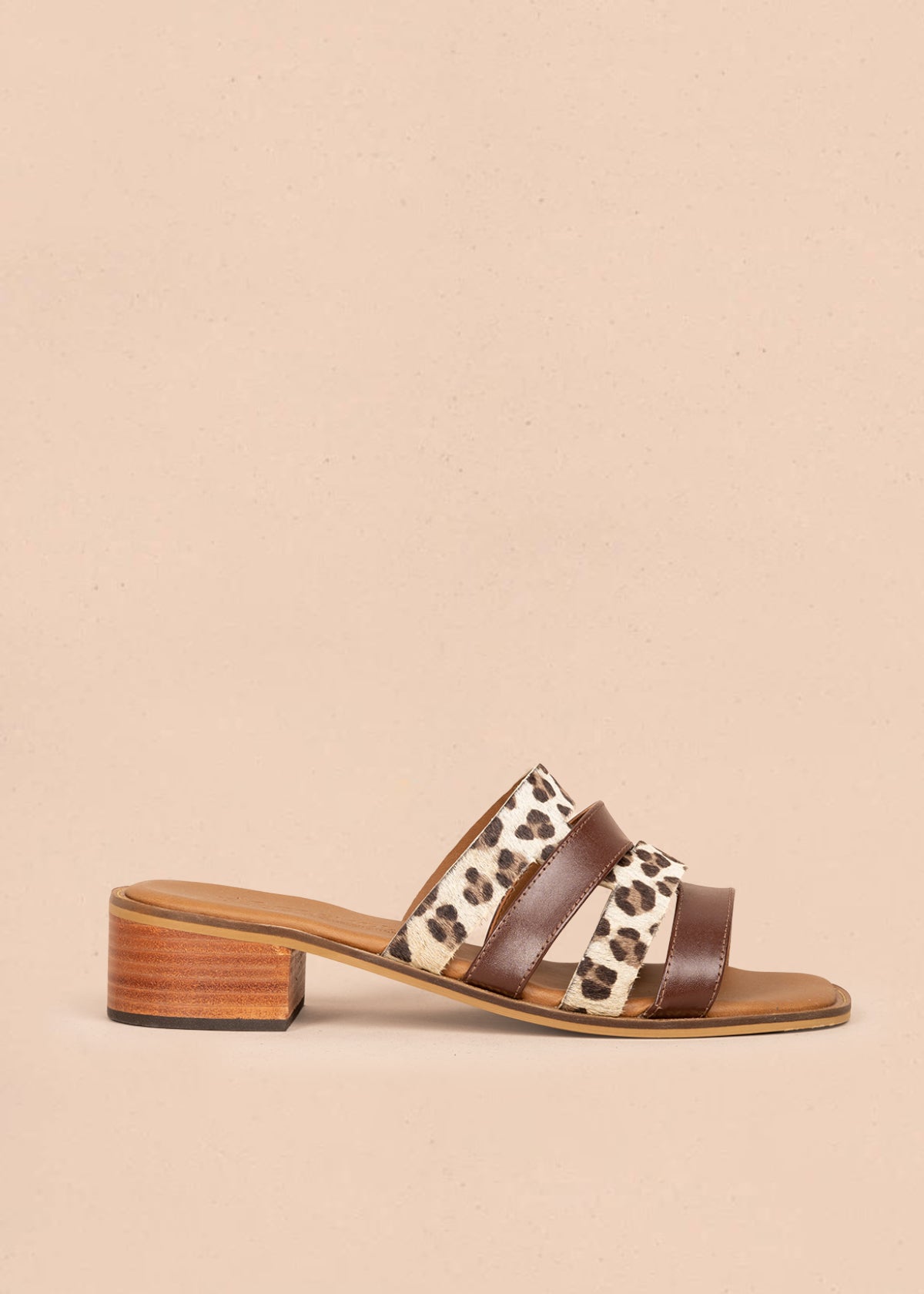 Sandalias en cuero color miel con tiras animal print 107015