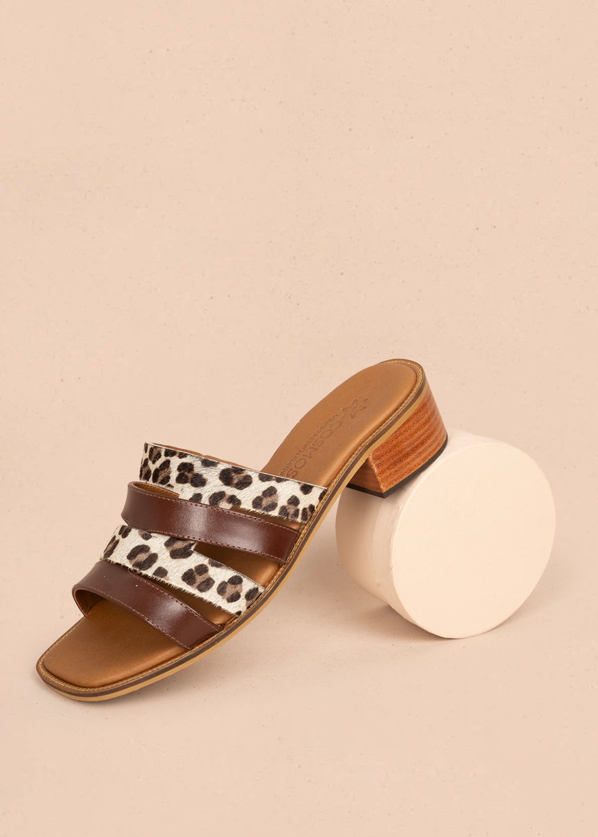 Sandalias en cuero color miel con tiras animal print 107015