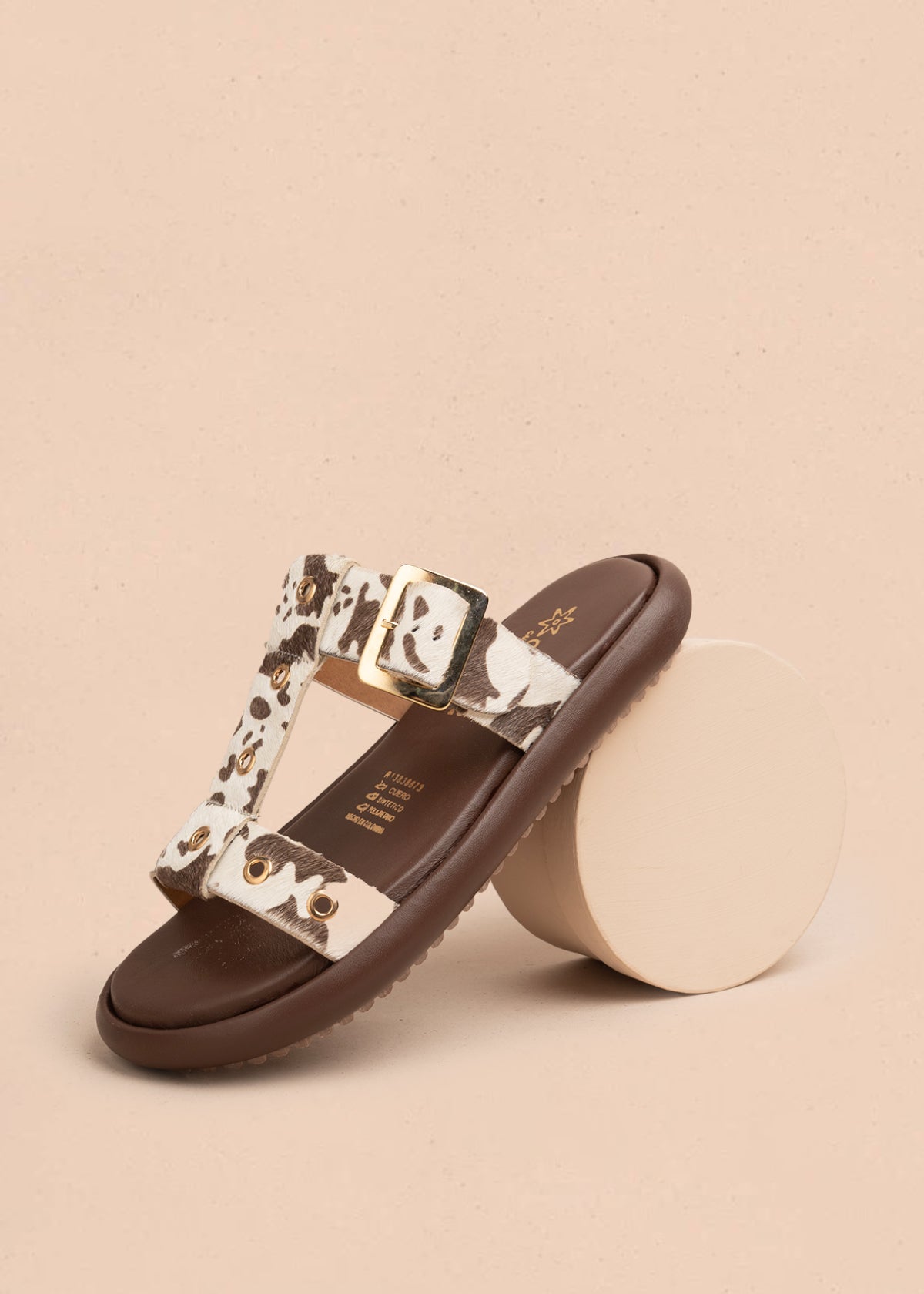 Sandalias planas en cuero color café con tiras animal print 107018