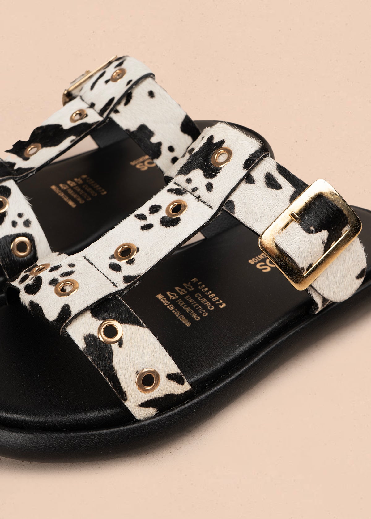 Sandalias planas en cuero color negro con tiras animal print 107018