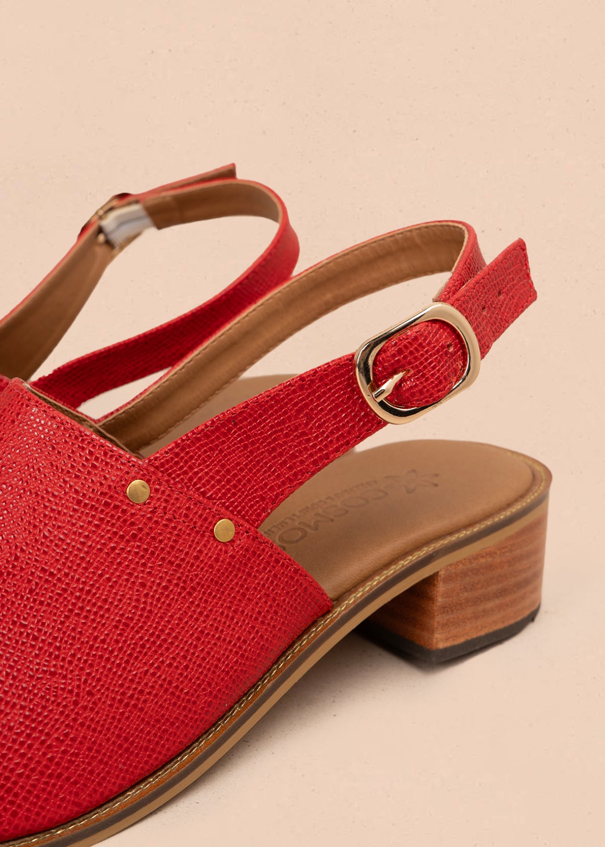Sandalias altas color rojo con textura croco y correa ajustable 107019