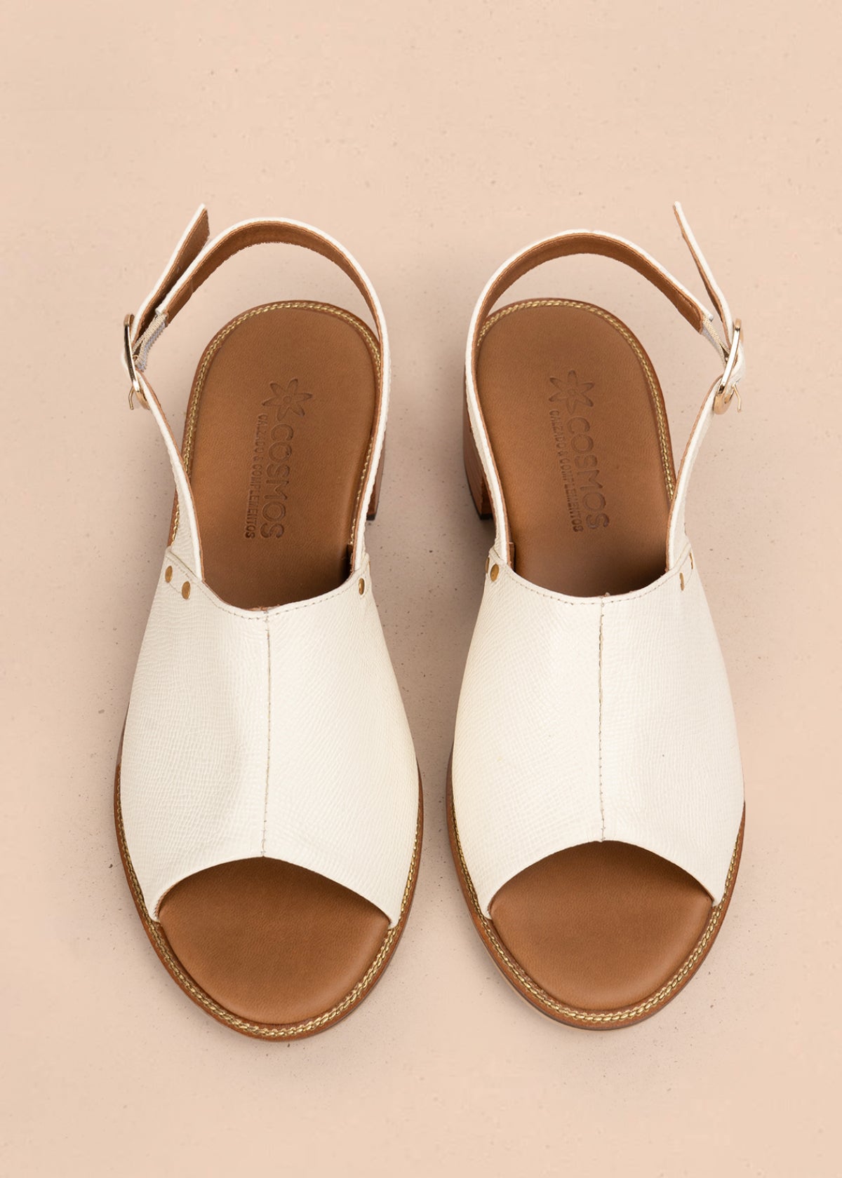 Sandalias altas color talco con textura croco y correa ajustable 107019