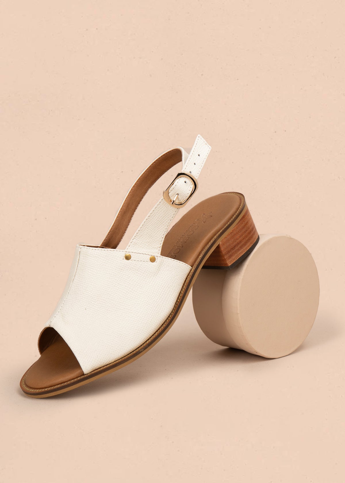 Sandalias altas color talco con textura croco y correa ajustable 107019