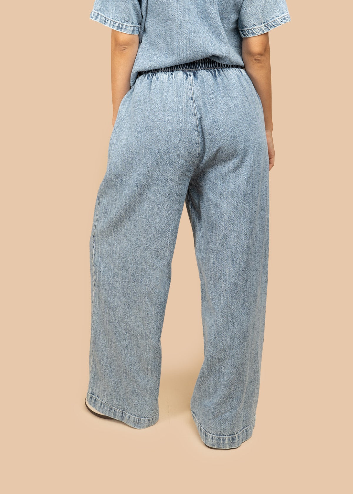 Pantalón con resorte color azul con pretina elástica con cordón de borlas 107031