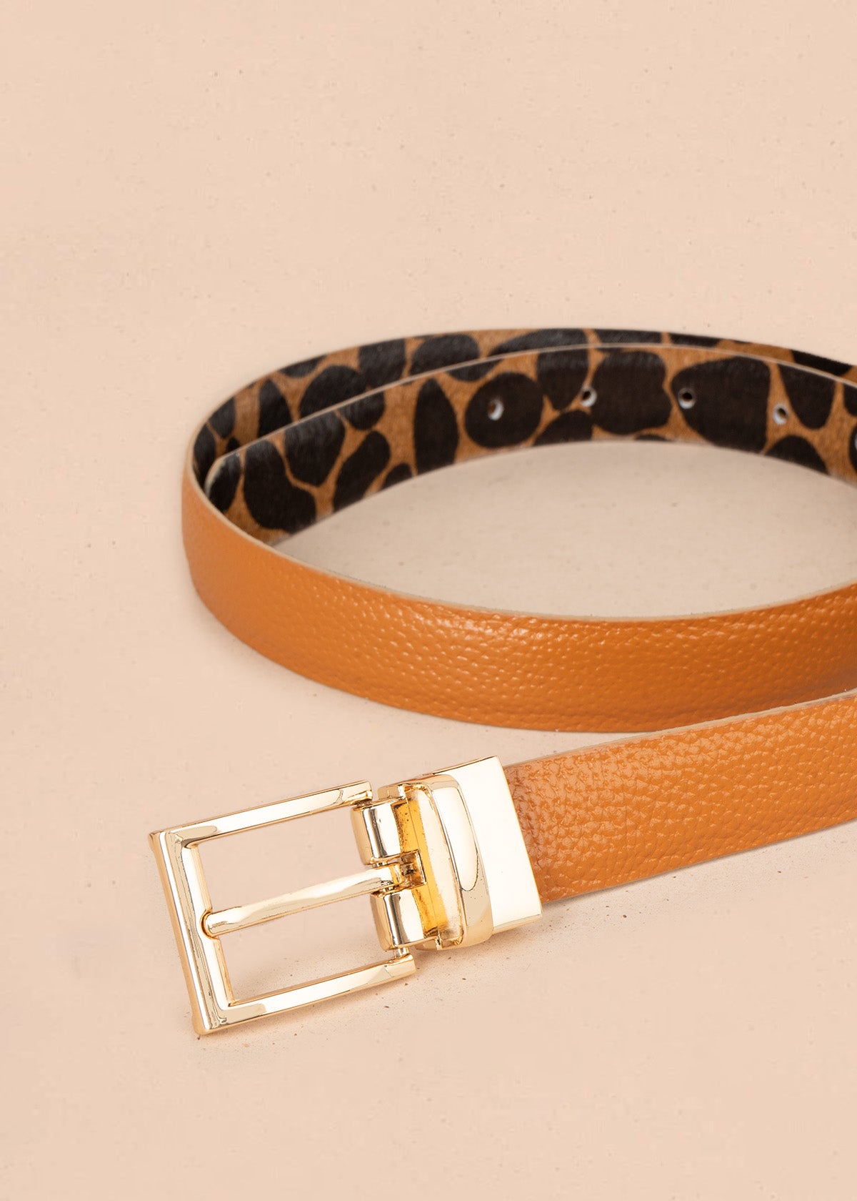 Cinturón de cuero doble faz animal print negro color miel 107061