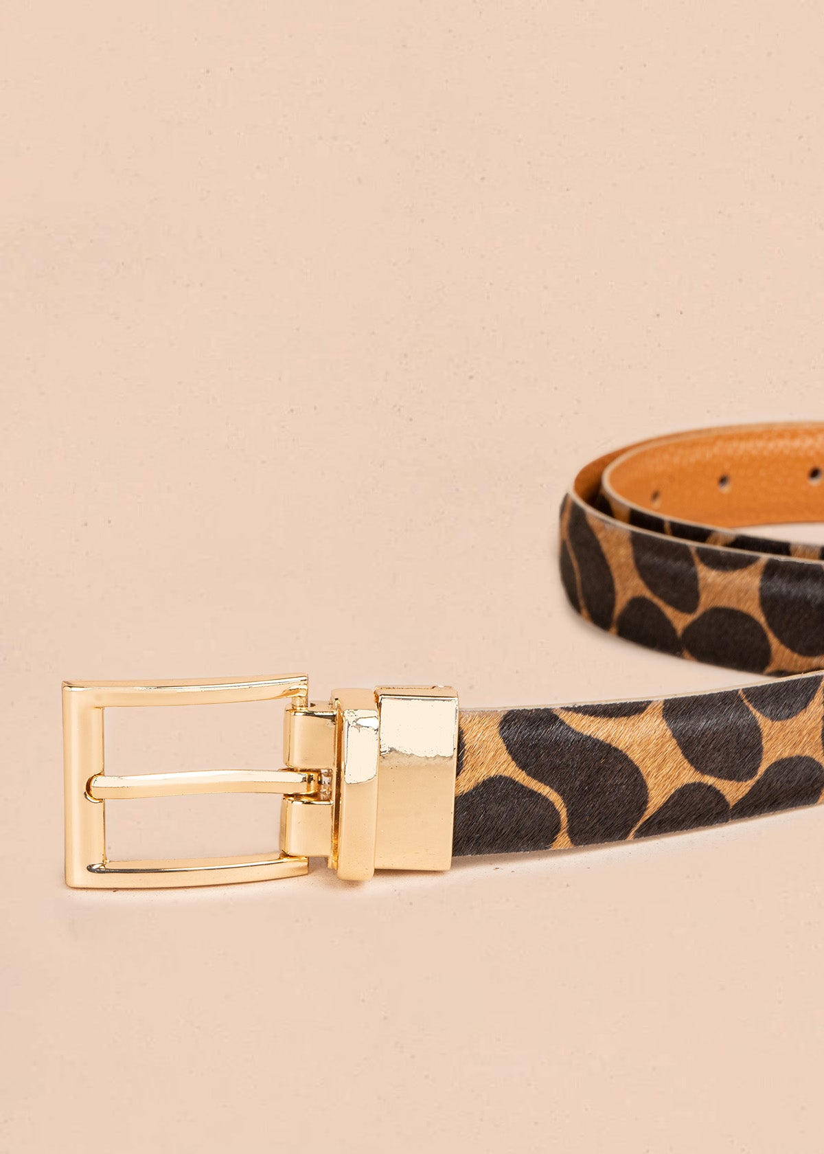 Cinturón de cuero doble faz animal print negro color miel 107061