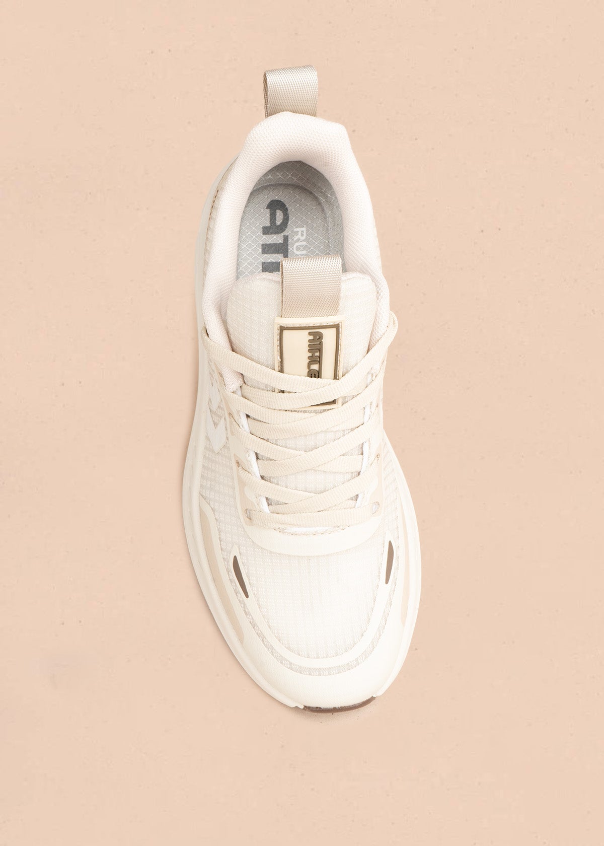 Tenis deportivos en textil color beige con flechas 107069