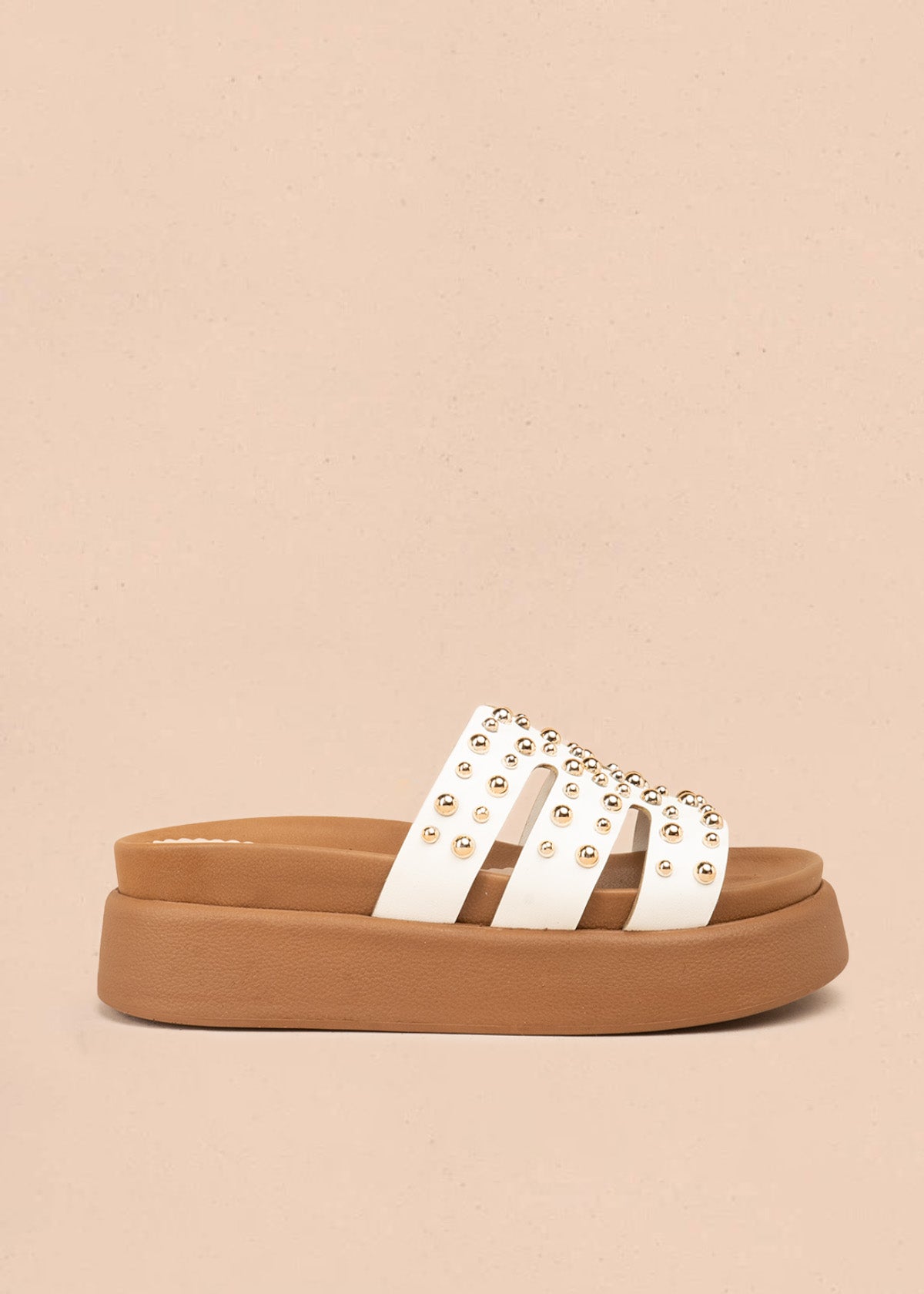 Sandalia plana color talco con taches dorados 107093