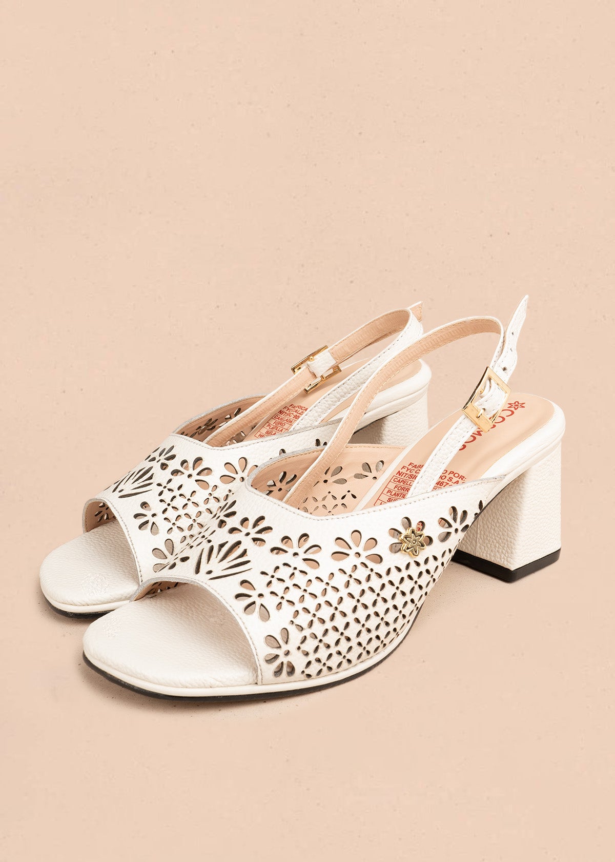 Sandalias con tacón en cuero color blanco con calado floral 107107