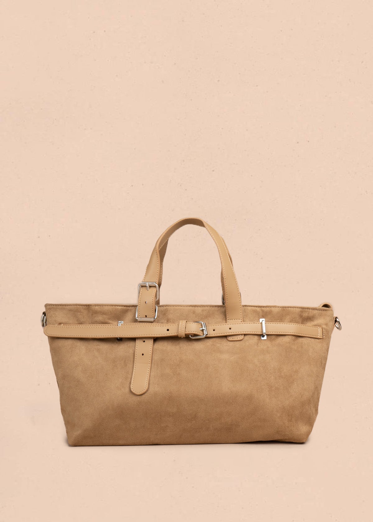 Cartera color arena con correas y hebillas plateadas 107157