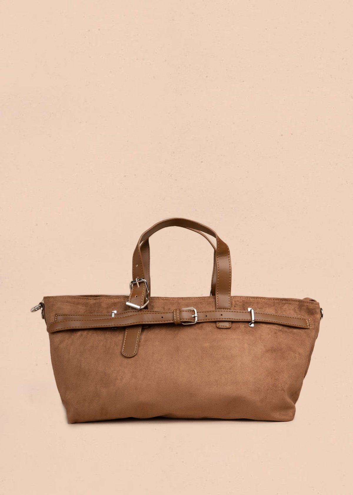 Cartera color miel con correas y hebillas plateadas 107157