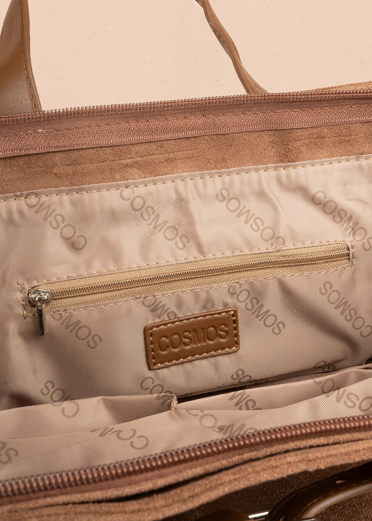Cartera color miel con correas y hebillas plateadas 107157
