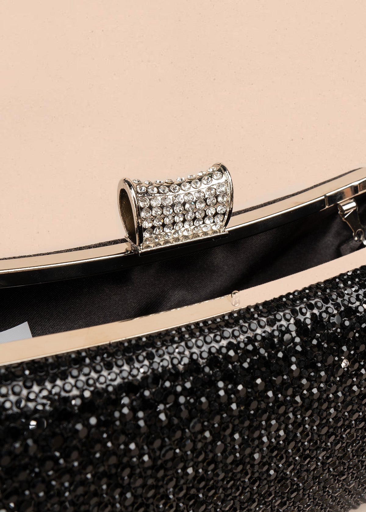 Bolso de fiesta en pedrería negro con cadena removible 107197