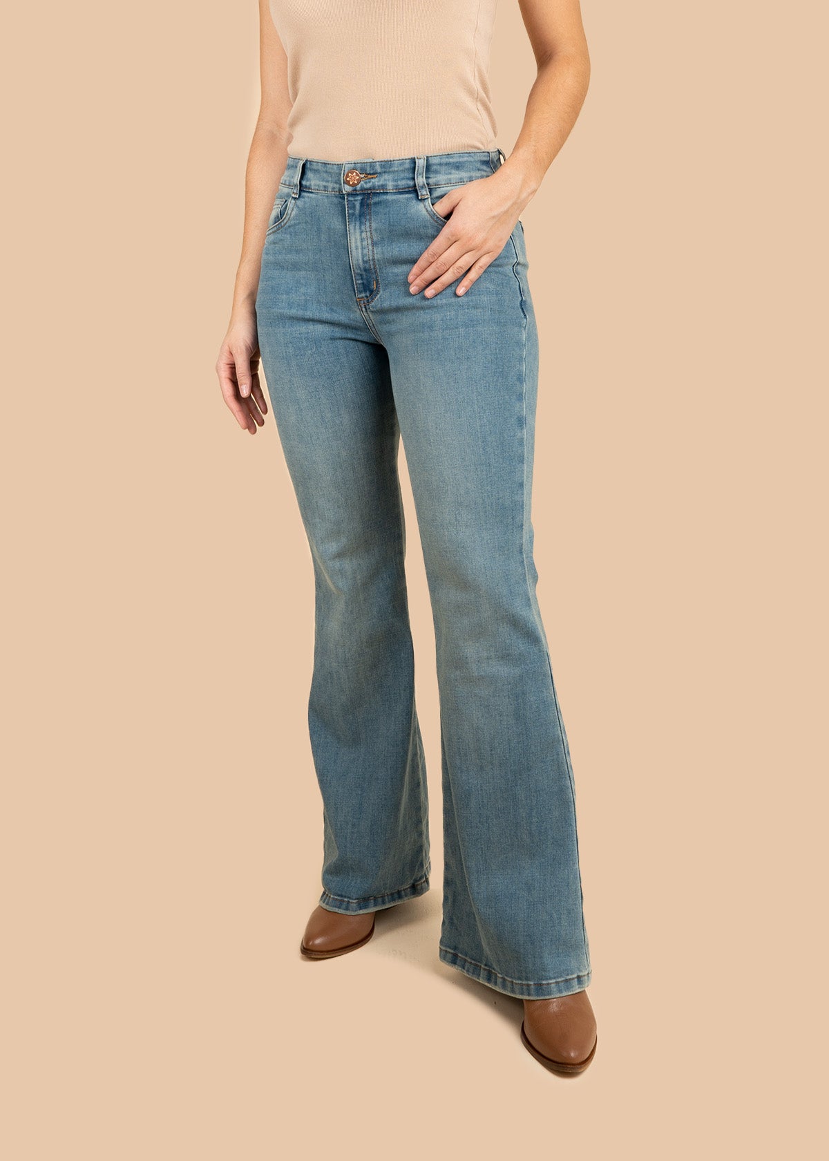 Jean azul corte flare tiro alto 107204