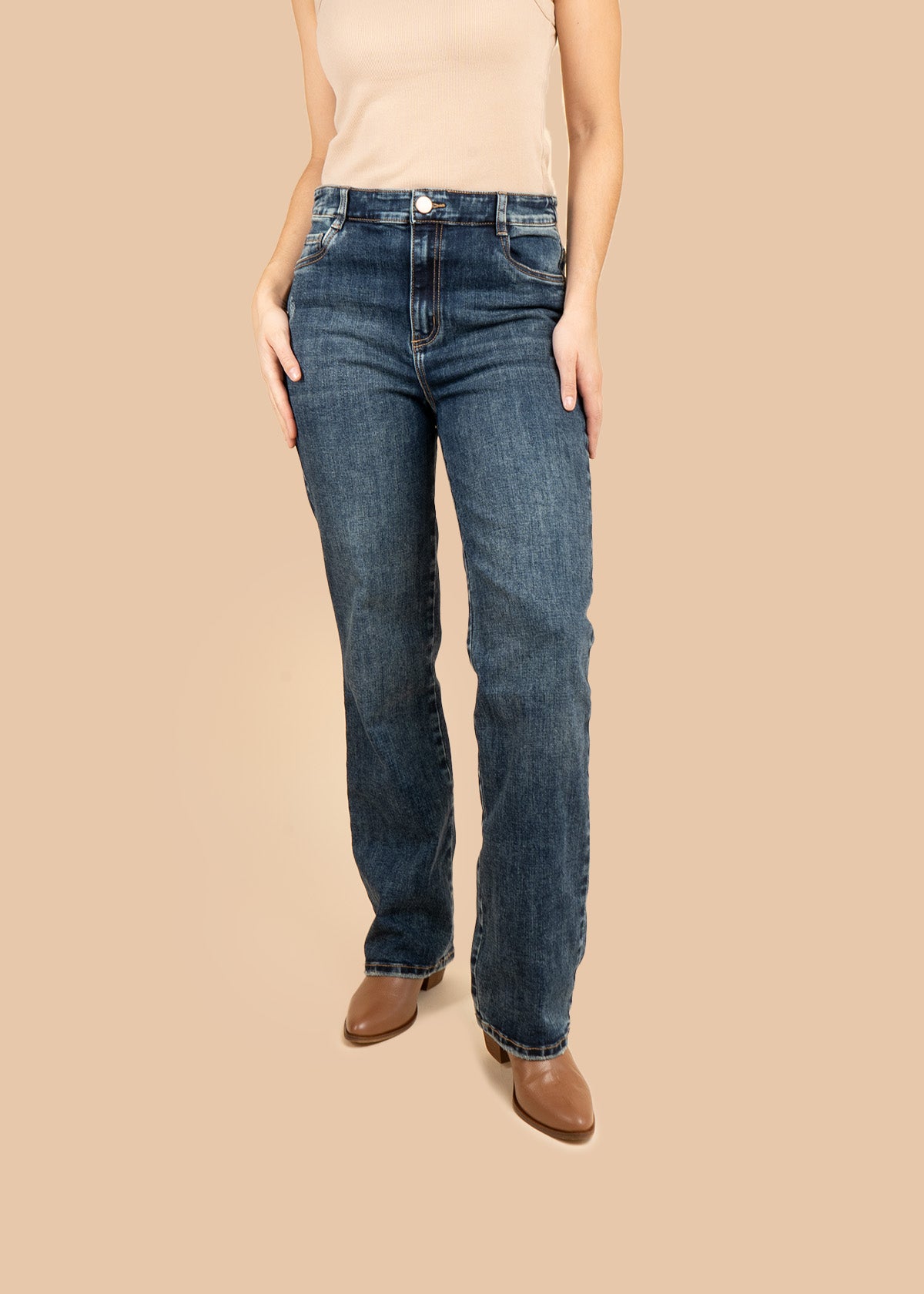 Jean stretch color azul oscuro de bota recta 107208