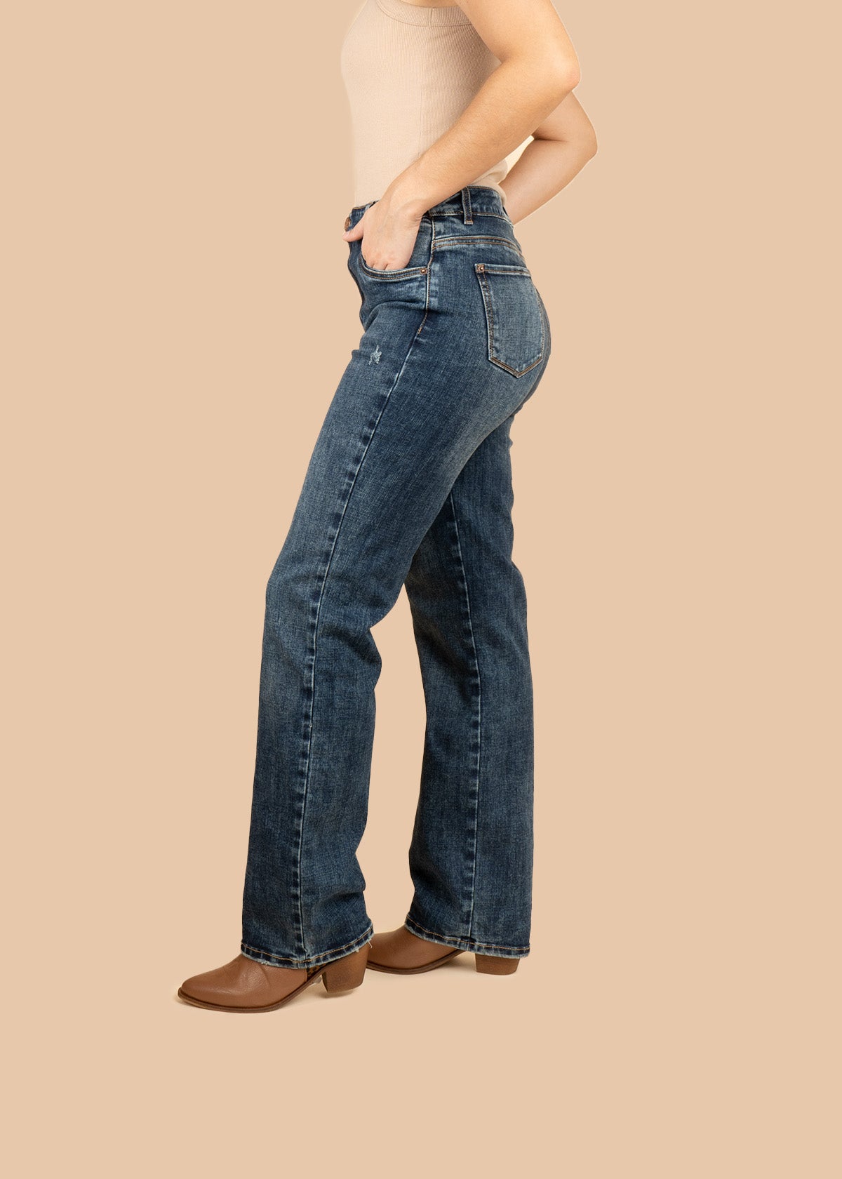 Jean stretch color azul oscuro de bota recta 107208