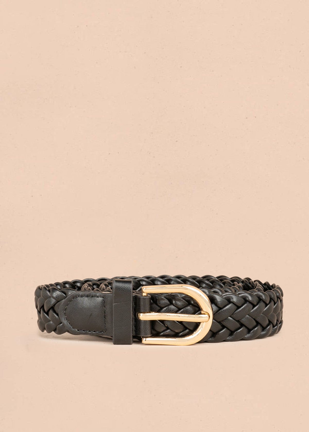 Cinturón tejido trenzado color negro con hebilla semi redonda dorada 107285